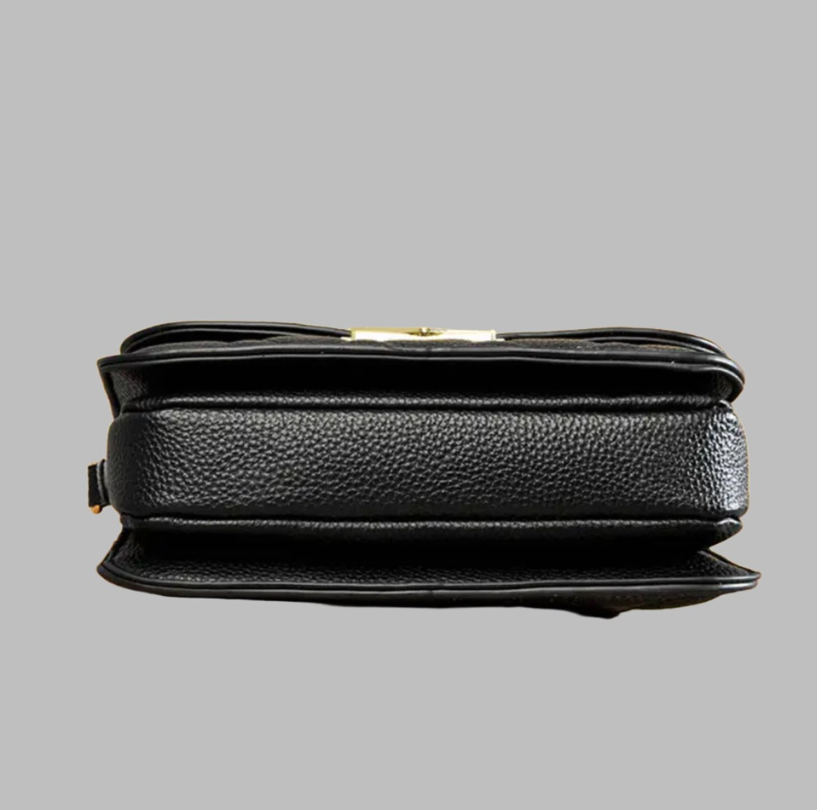 Quilted black shoulder bag bottom