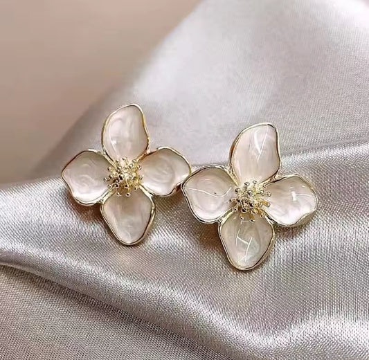 White Petals Fashion Earrings - Sav's Store