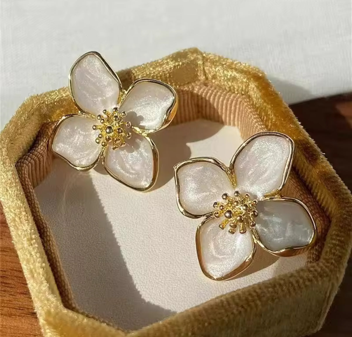 White Petals Fashion Earrings - Sav's Store