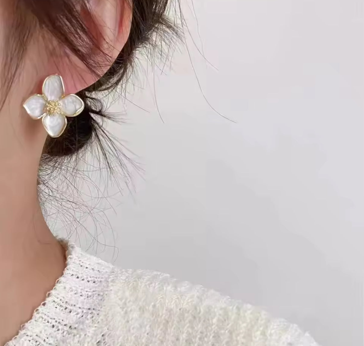 White Petals Fashion Earrings - Sav's Store