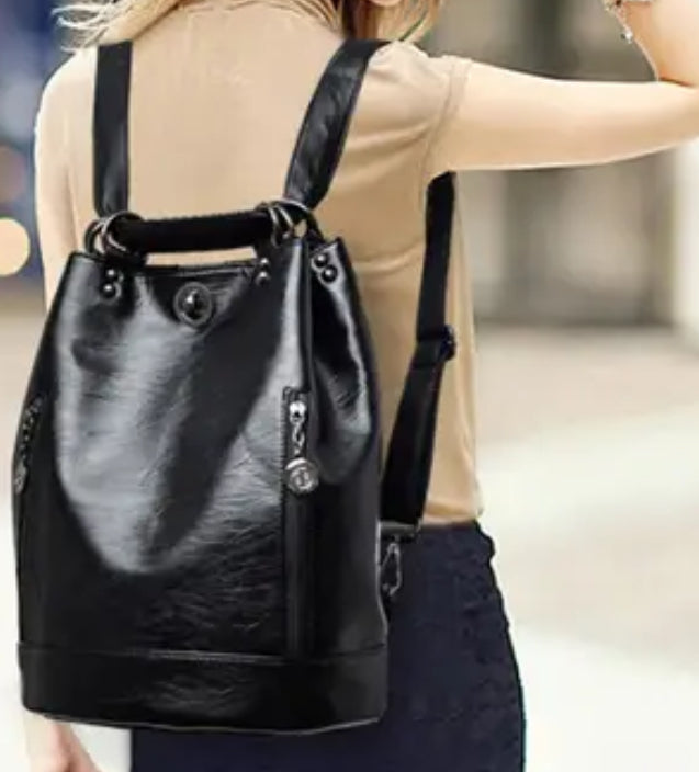 Spacious versatile leather backpack - Black (pre-order) - Sav's Store